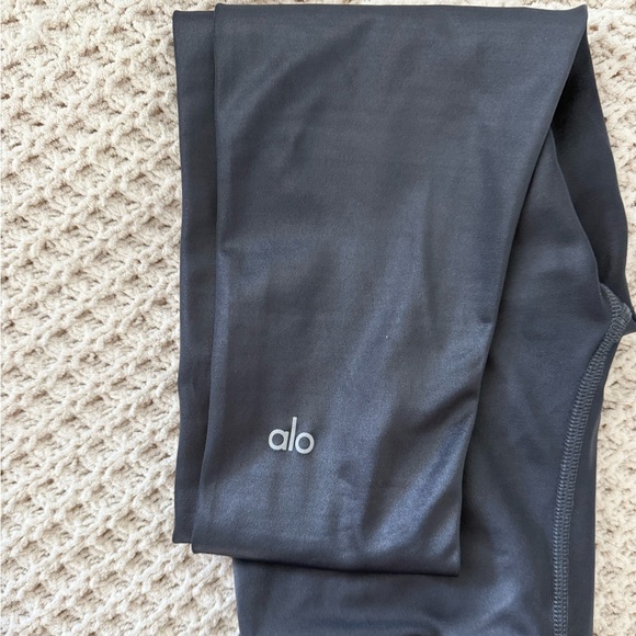 ALO Yoga Gunmetal Set - Leggings and Top - Picture 5 of 8